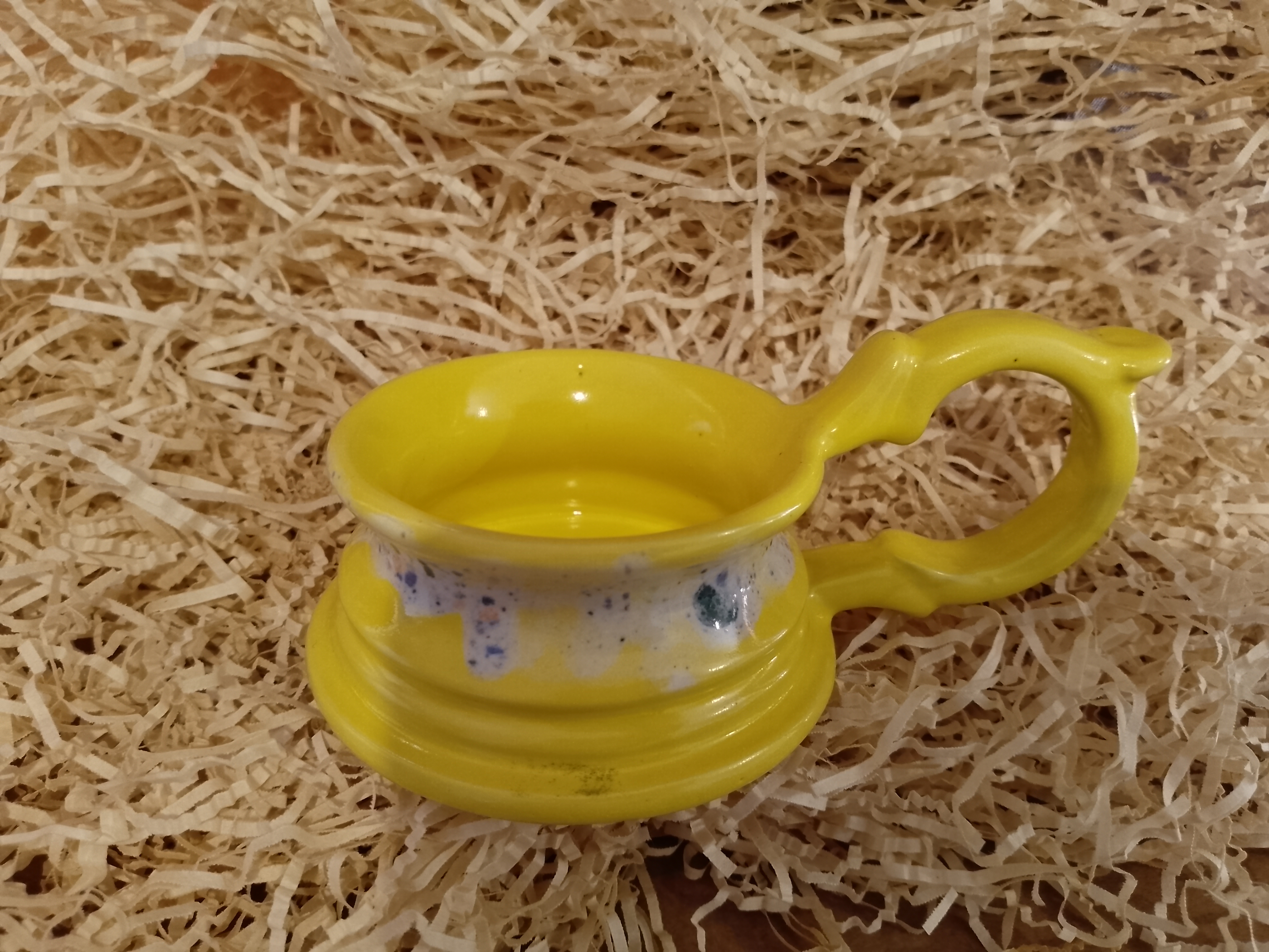 Пиалла керамическая с ручкой.